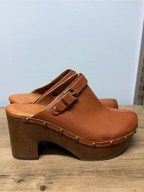 True Craft Cognac Leather Clog Mules with Buckle